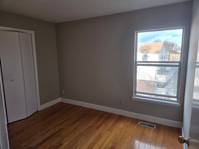 Building Photo - 37 Greenwich Ave