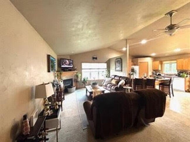 Building Photo - 2930 W Glenpark Dr