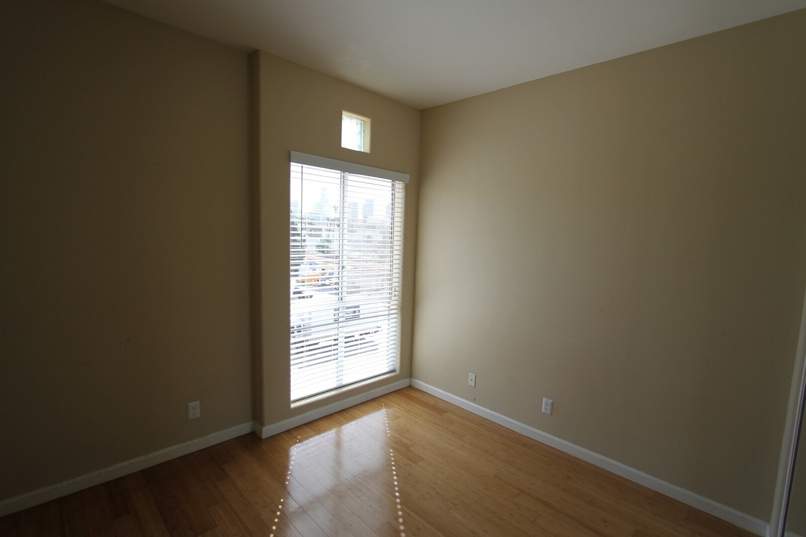 Building Photo - 425 N Alvarado St