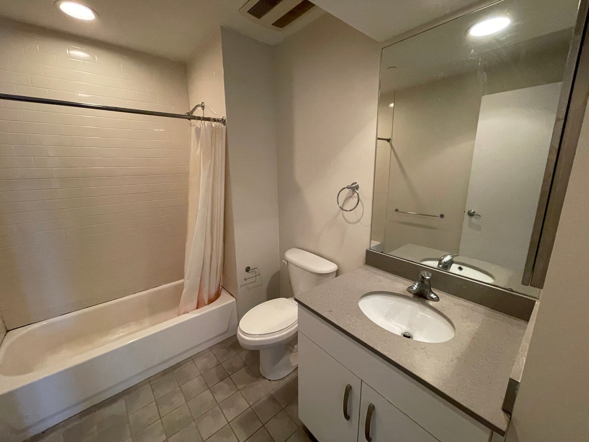 Building Photo - 591 Albany St