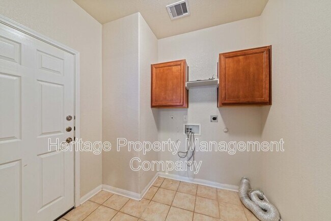 Building Photo - 141 Springtree Gate