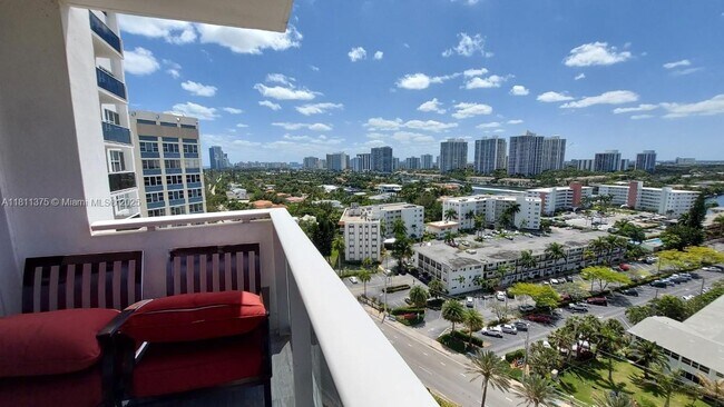 Building Photo - 3140 S Ocean Dr