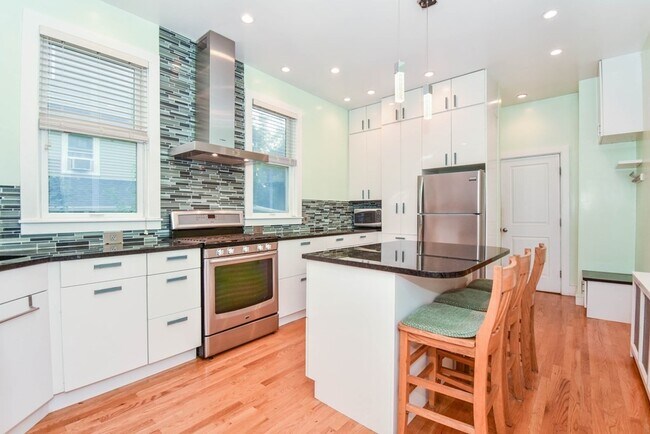 Building Photo - 86 Edwards St