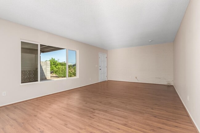 Building Photo - 2063 E Bramble Ave