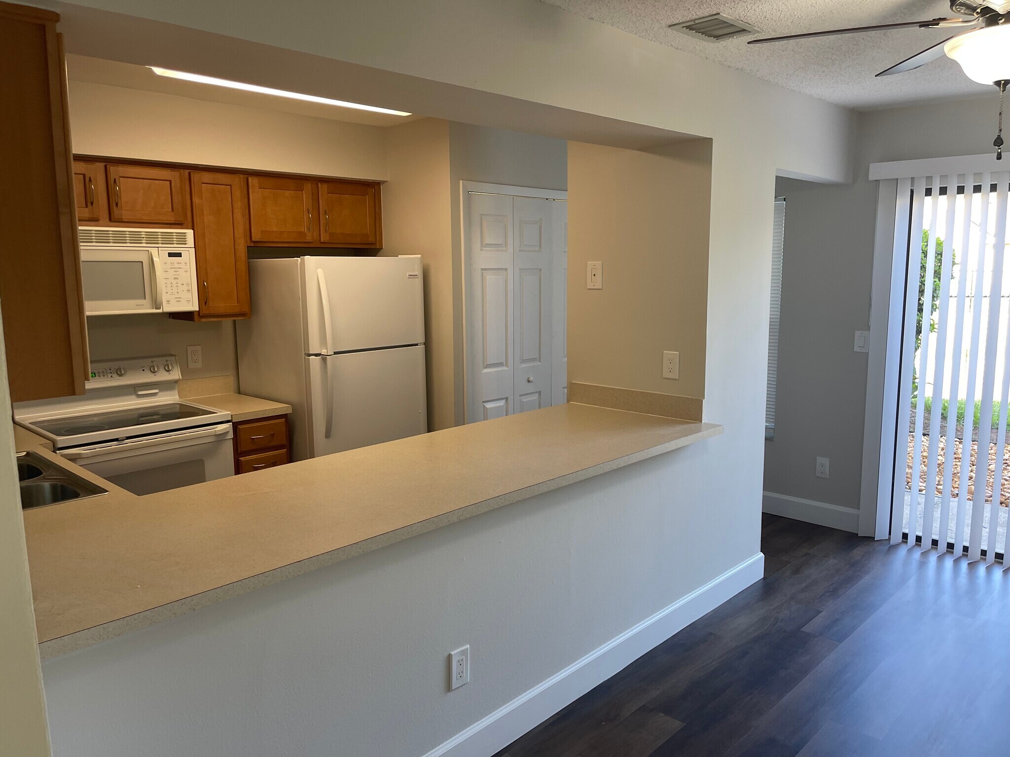 Kitchen - 610 Casa Park Court O