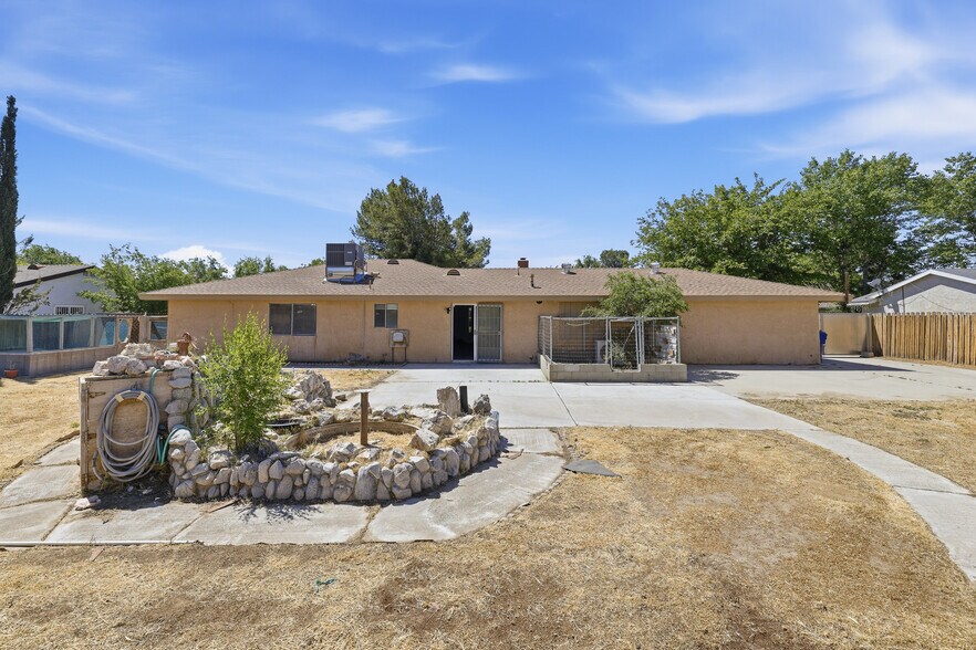 Building Photo - 9837 E Avenue R10