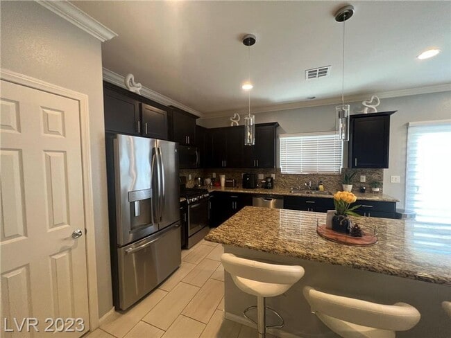 Building Photo - BEAUTIFUL HOME IMMACULATE AND READY TO MOVE-IN