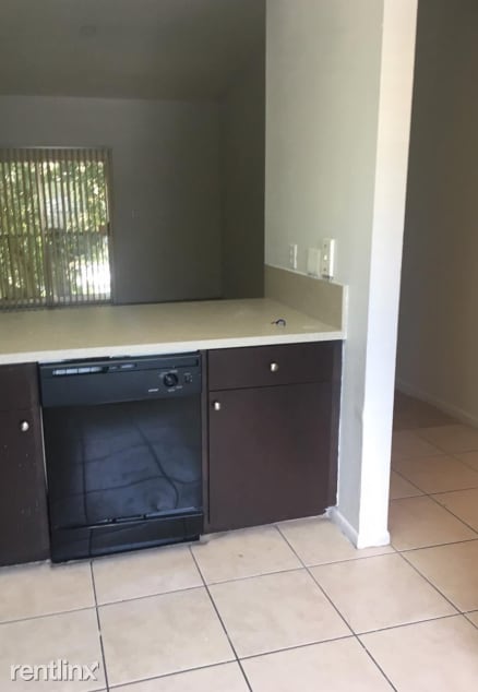 Building Photo - 2 br, 2 bath  - 2218 SW 81st Ave