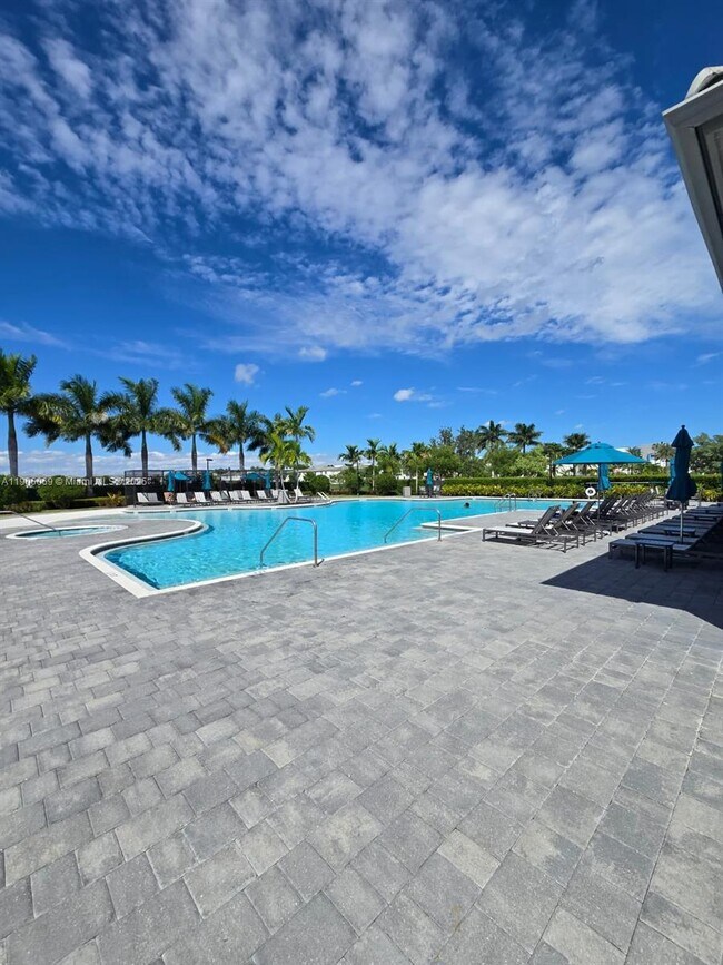 Building Photo - 2705 SE 15th St