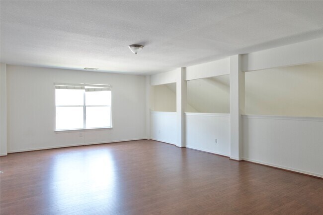 Building Photo - 2023 Creek Run Dr
