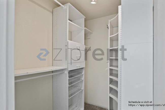 Building Photo - 920 Belmont Way