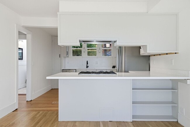 Building Photo - 4 Bed/2.5 Bath Multilevel Home with Amazing Views!