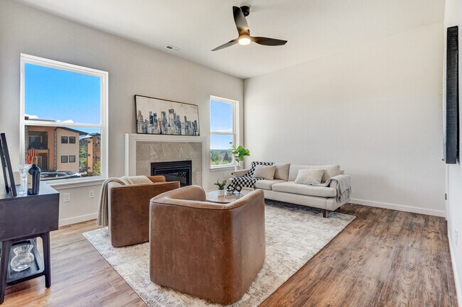 Building Photo - 5763 Villa Lorenzo Dr