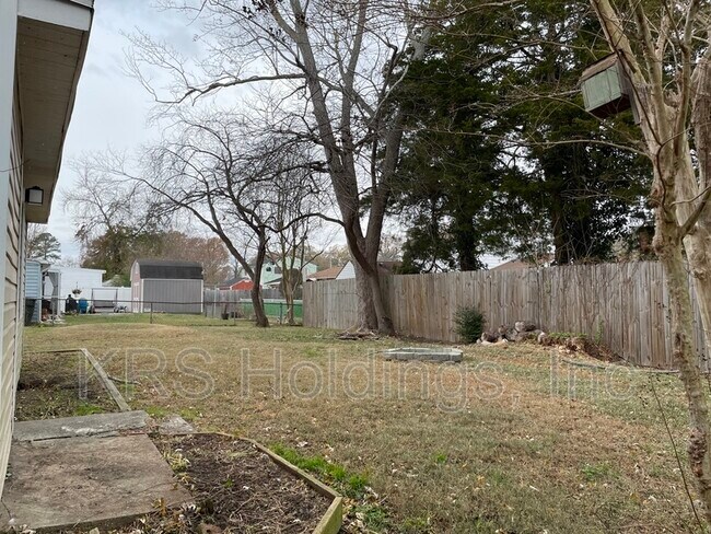 Building Photo - 1515 Cronin Dr