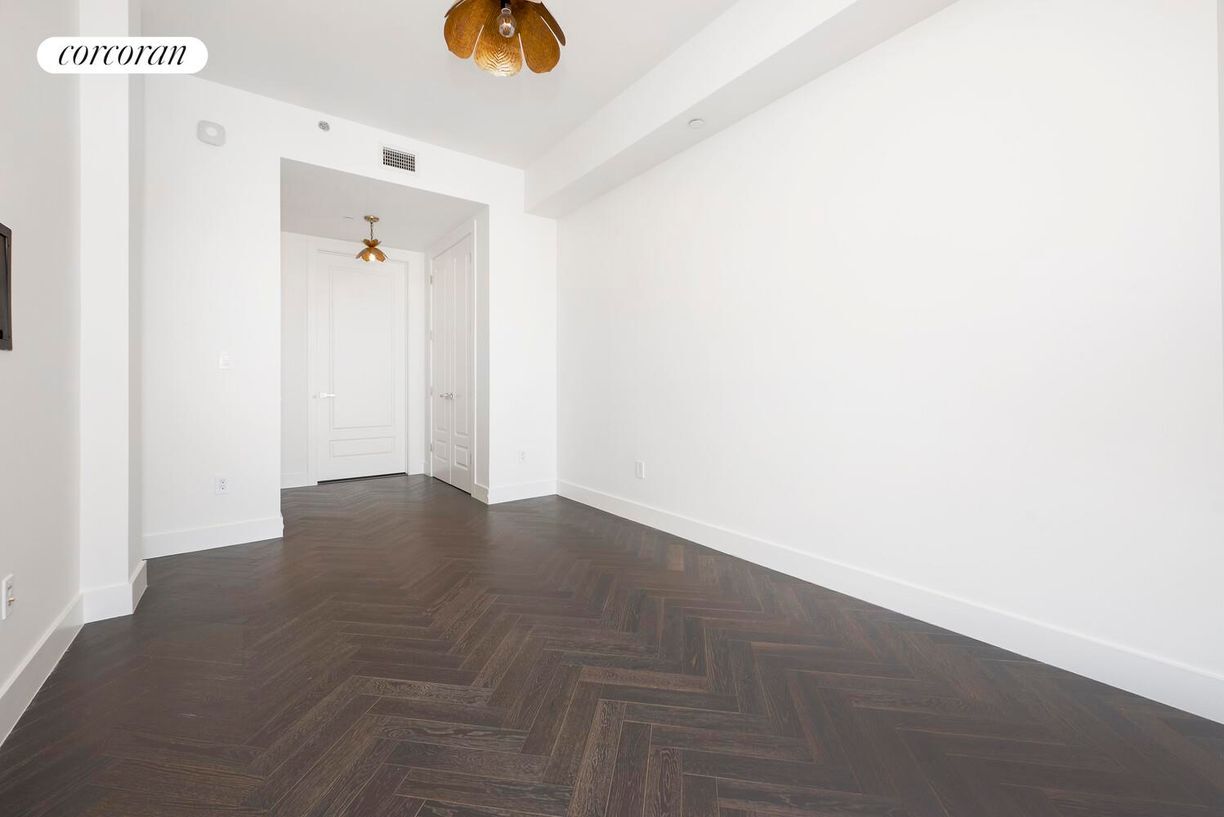 Building Photo - 11-12 44th Drive 6G