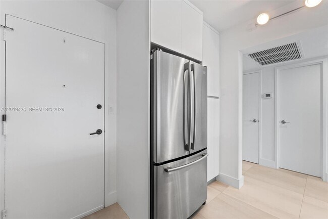 Building Photo - 5700 Collins Ave