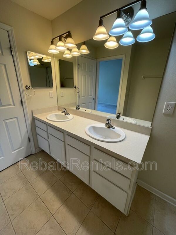 Building Photo - 13475 Stone Pond Dr