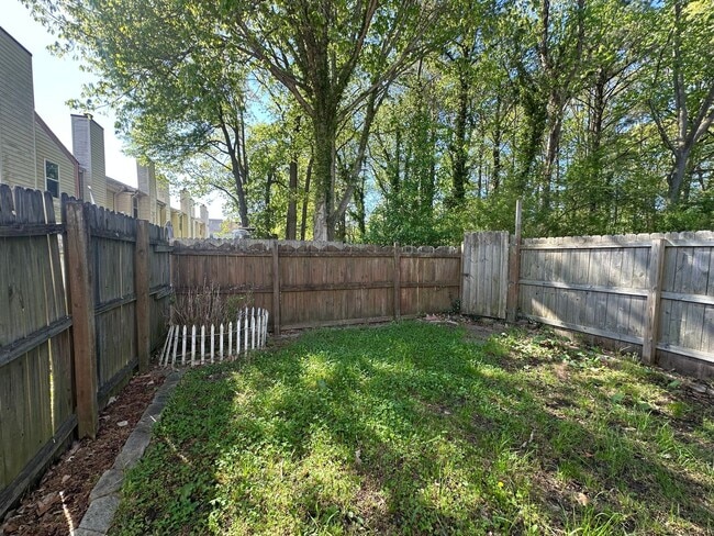 Building Photo - 2-bedroom, 2.5-bath Georgetown Colony Townhouse