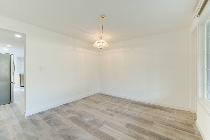 Building Photo - 12225 105th Ave NE