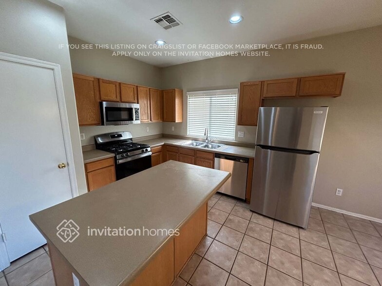 Building Photo - 1612 S 80th Dr