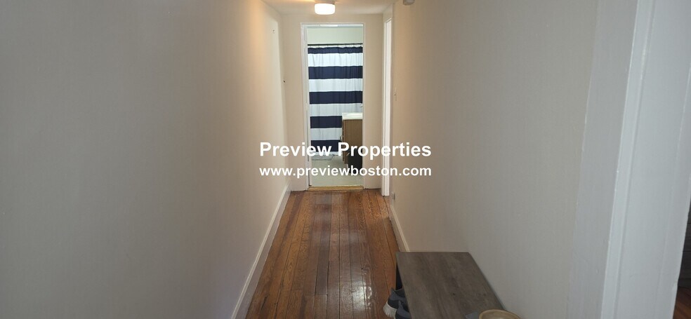 Building Photo - 25 Brackett St