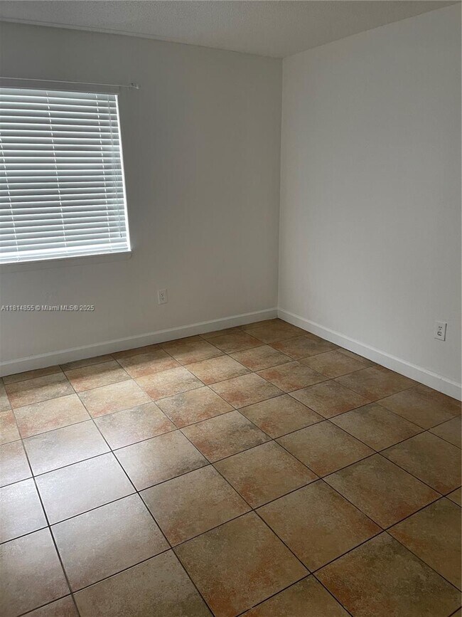 Building Photo - 9044 SW 148th Ct