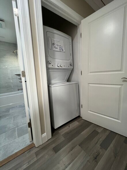 Building Photo - 324 Farrington St