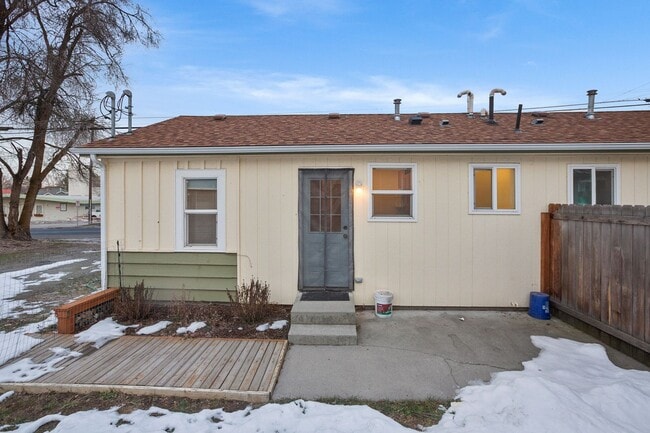 Building Photo - Great townhome near downtown Spokane