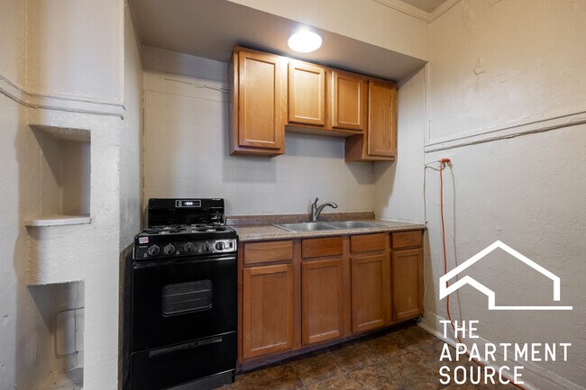 Building Photo - 6930 N Greenview Ave