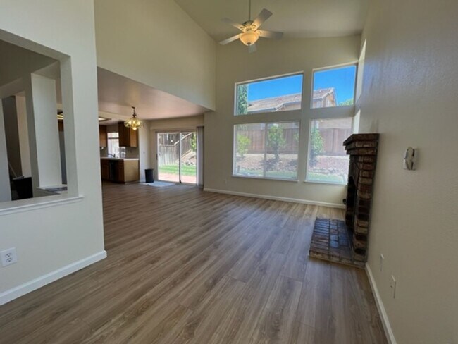 Building Photo - 4200 Buckskin Dr