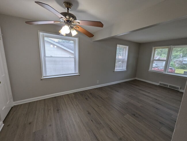 Building Photo - 1936 Alert Dr