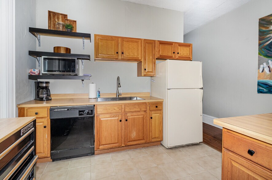 Building Photo - 1005 N 2nd St