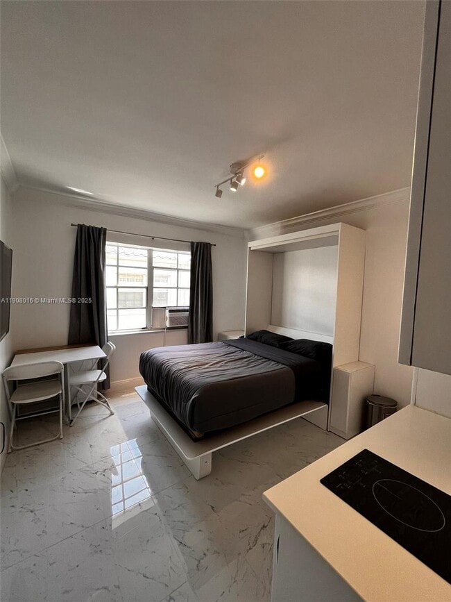 Primary Photo - 1455 Michigan Ave