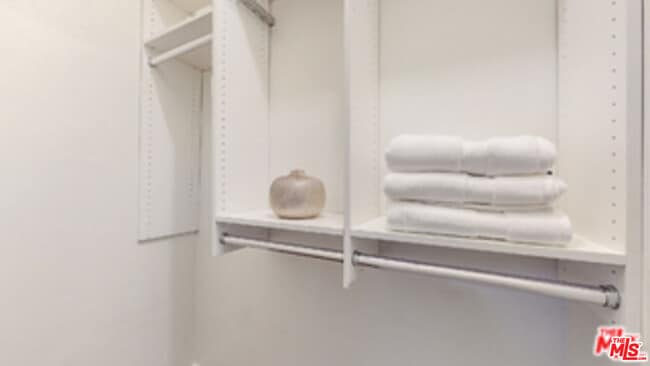 Building Photo - 2059 W 83rd St