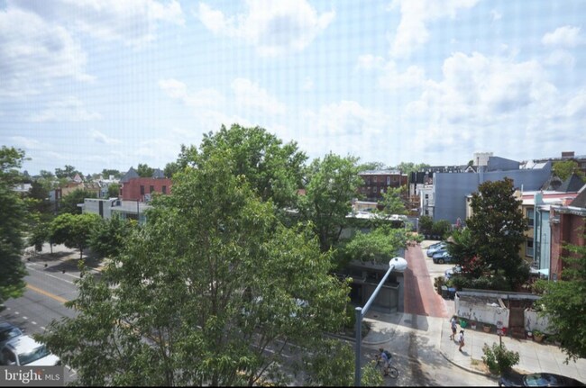 Building Photo - 1020 Monroe St NW