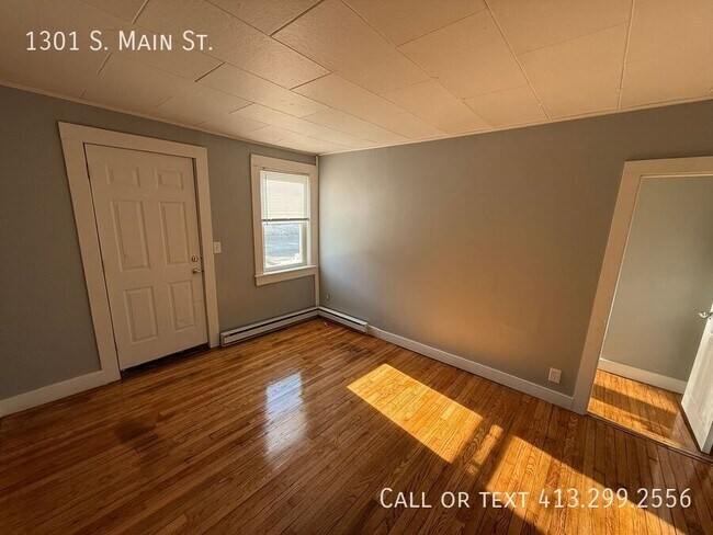 Building Photo - 1301 S Main St