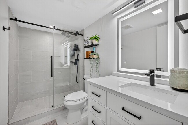 Building Photo - 9480 Tangerine Pl
