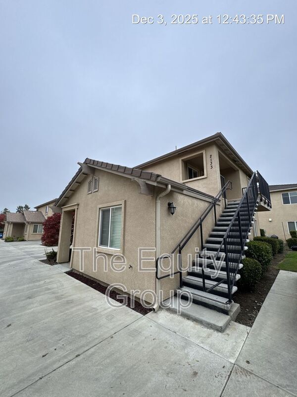 Building Photo - 2133 W Lark Ave