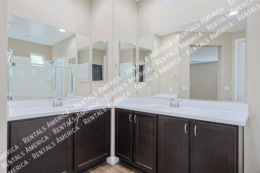 Building Photo - 13607 W Briles Rd