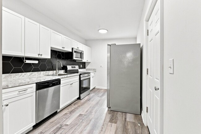 Building Photo - 550 Dauphin St