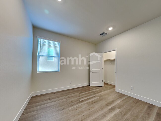 Building Photo - 545 Silverbell Fls Pl