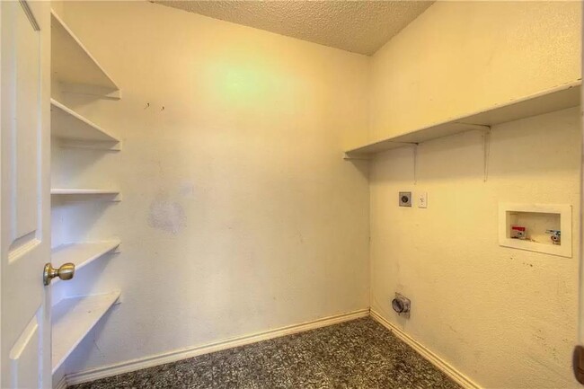Building Photo - 2513 Glen Field Dr