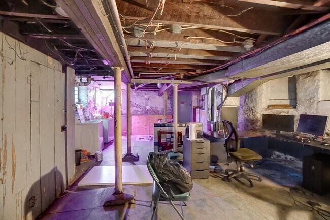 Building Photo - 350 Volkert St