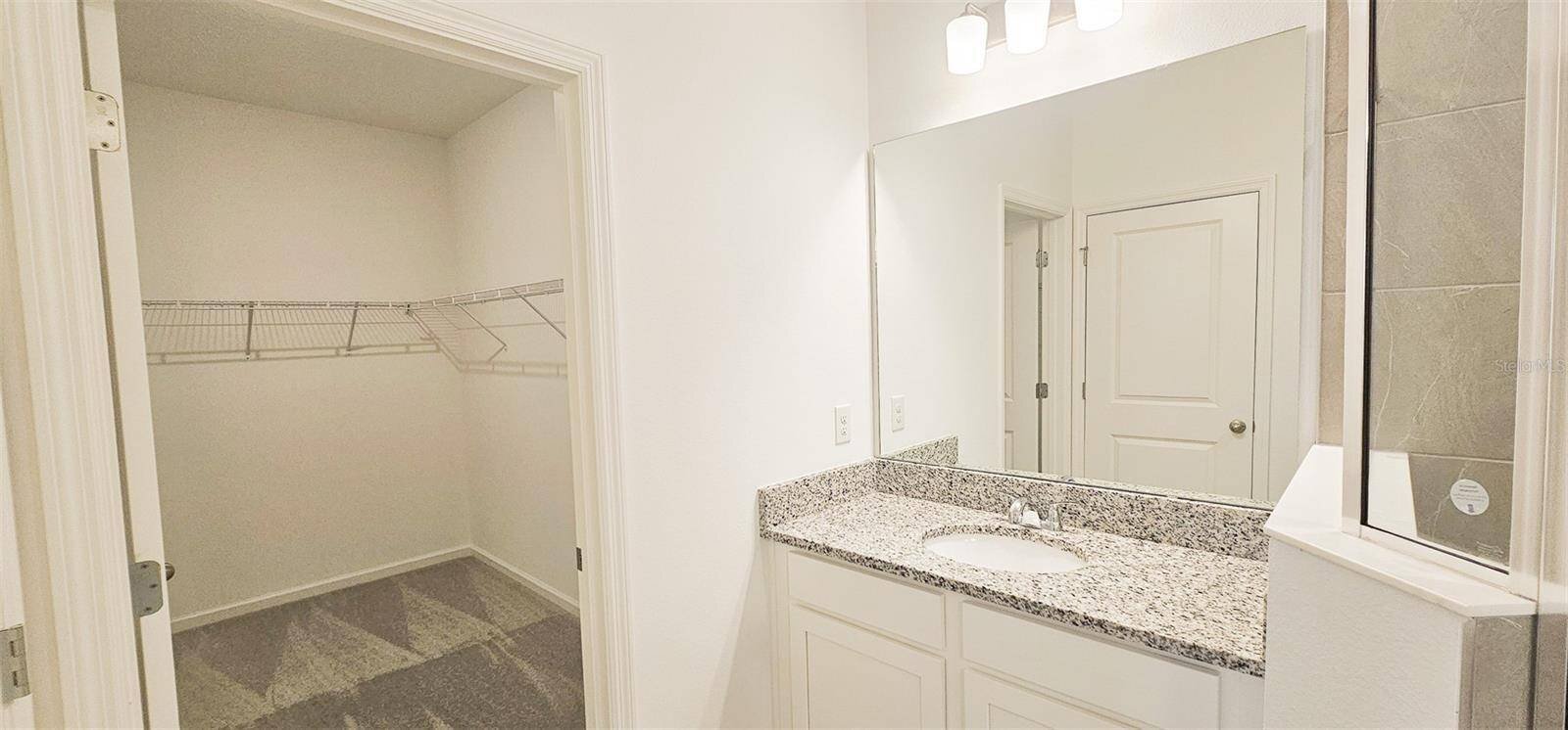 Building Photo - 413 Silver Palm Dr