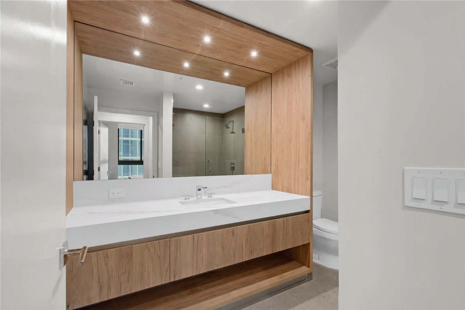 Building Photo - 601 N Miami Ave