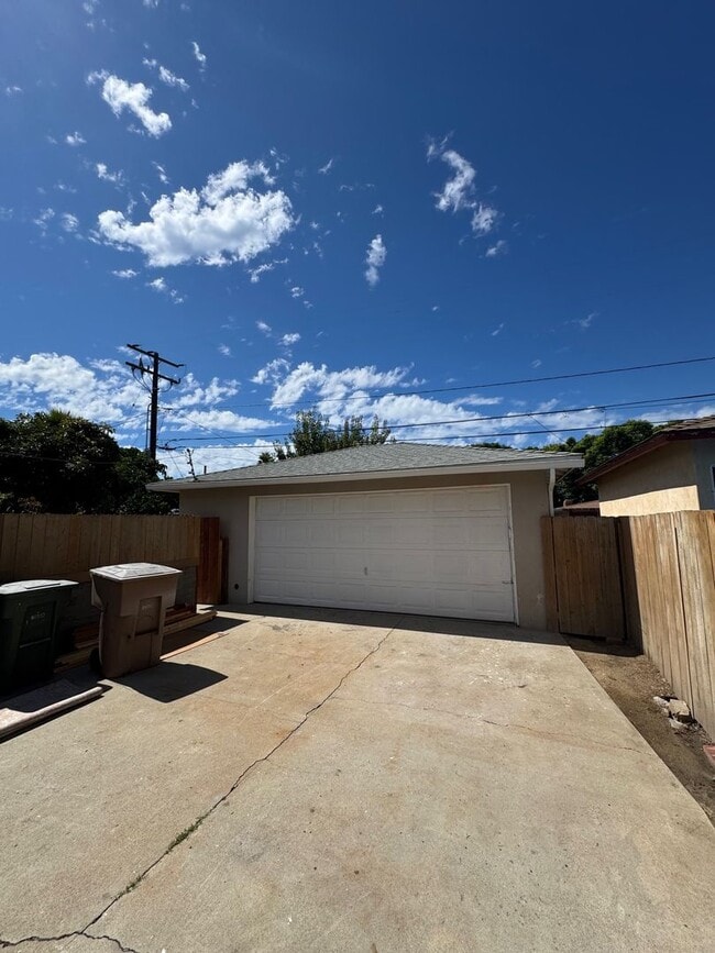 Building Photo - Duplex for rent in Ventura