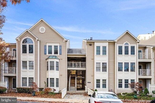 Building Photo - 12221 Fairfield House Dr