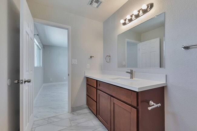 Building Photo - Exceptional 6-Bedroom Home with Pool Near ASU Campus