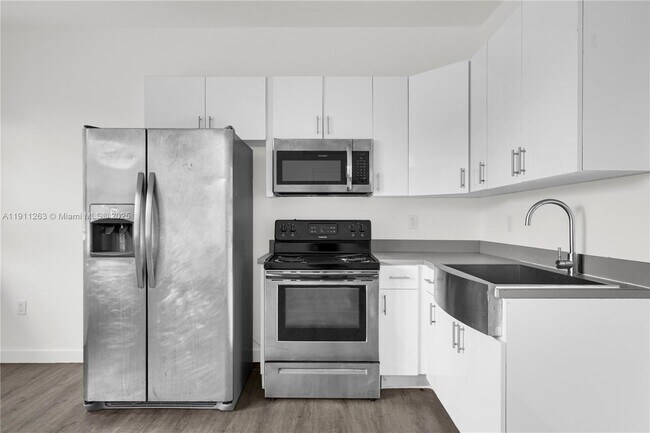 Building Photo - 402 NW 12th Ave