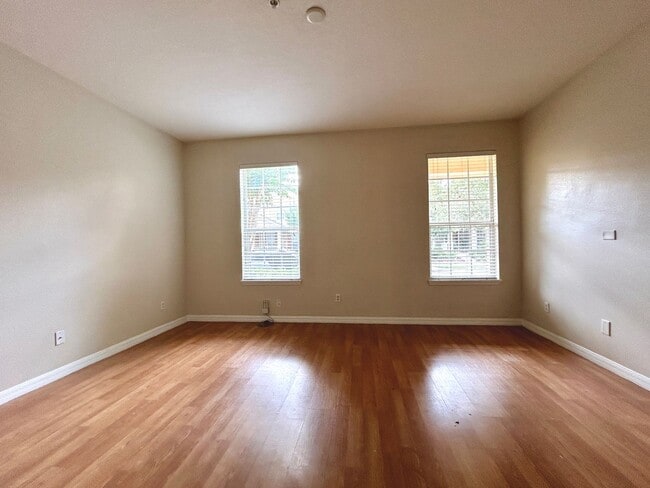 Building Photo - Beautiful Townhome in Lake Nona